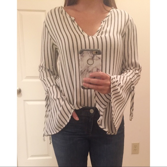 Anthropologie Tops - Anthropologie Cloth & Stone Bell Sleeve Blouse